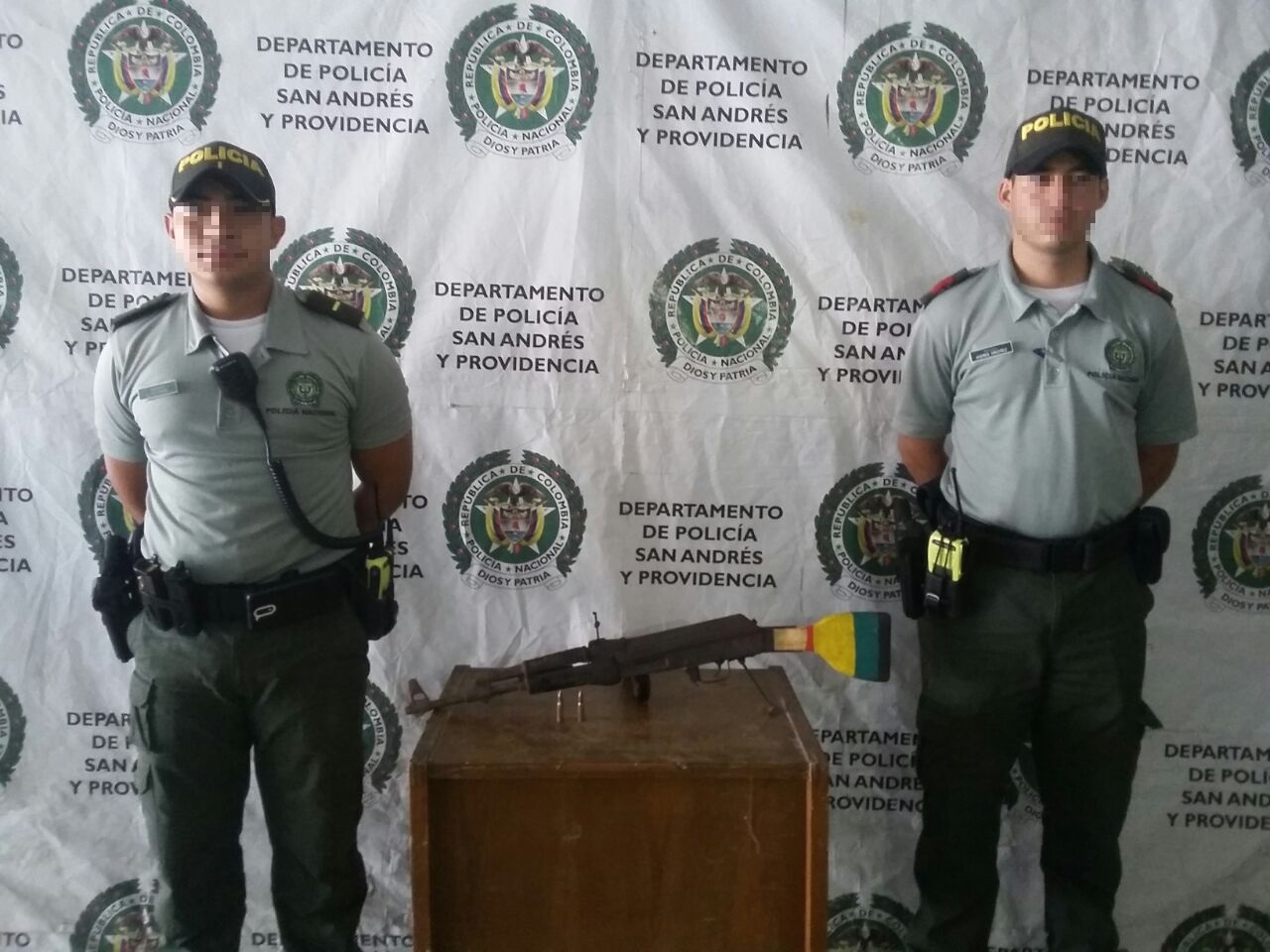 Policía Nacional incauta fusil AK-47 el cual se encontraba en un terreno abandonado en San Andrés