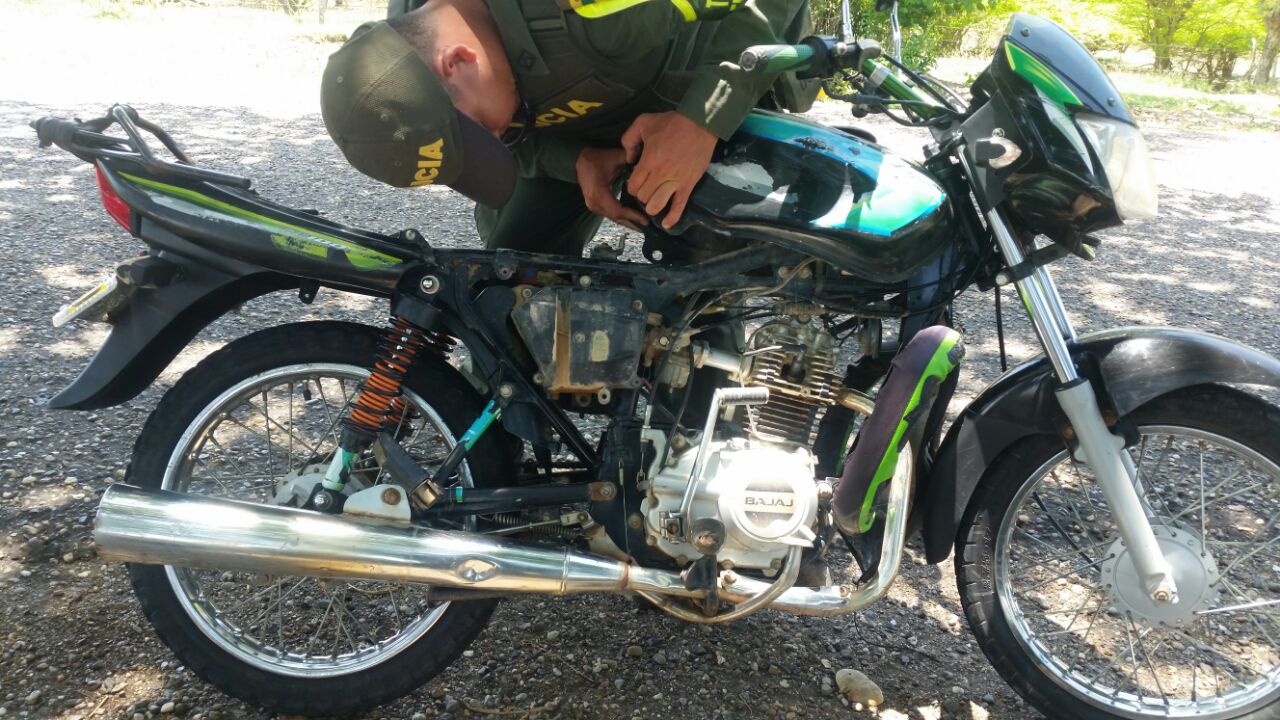 Descubrimos caleta de coca, en tanque de gasolina de motoclicleta