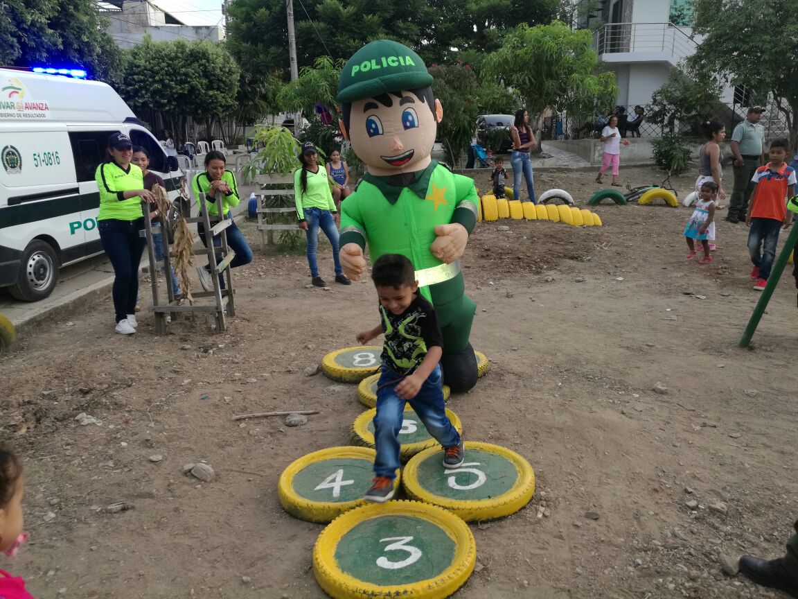 Con la ayuda de la comunidad Policía construye parque ecológico en Magangue 