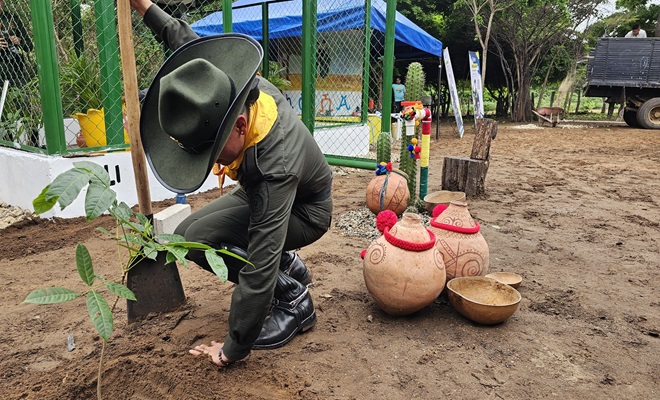 Policía Nacional inaugura pozos fotovoltaicos  en Patajatamana y Musamana del  departamento de la Guajira