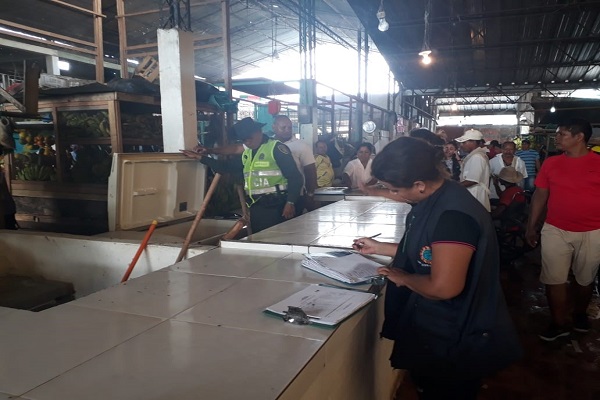 Policía-comprometido