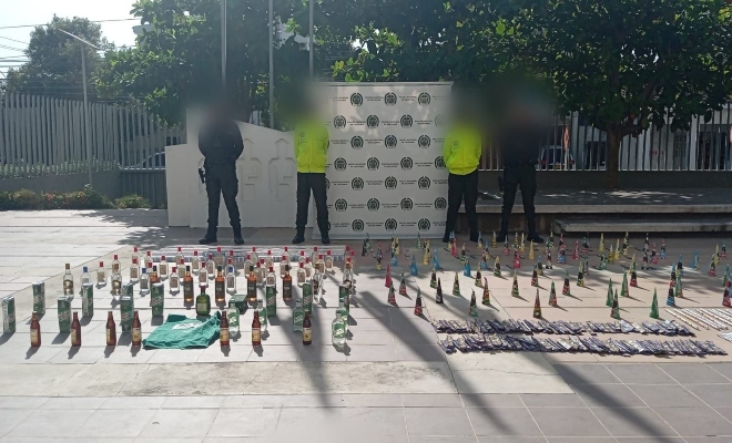En Cartagena, la Policía intensifica operativos en plazas de mercado y tiendas para incautar licor adulterado y pólvora 