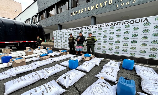 En la autopista Medellín - Bogotá, incautados insumos utilizados para la fabricación de estupefacientes