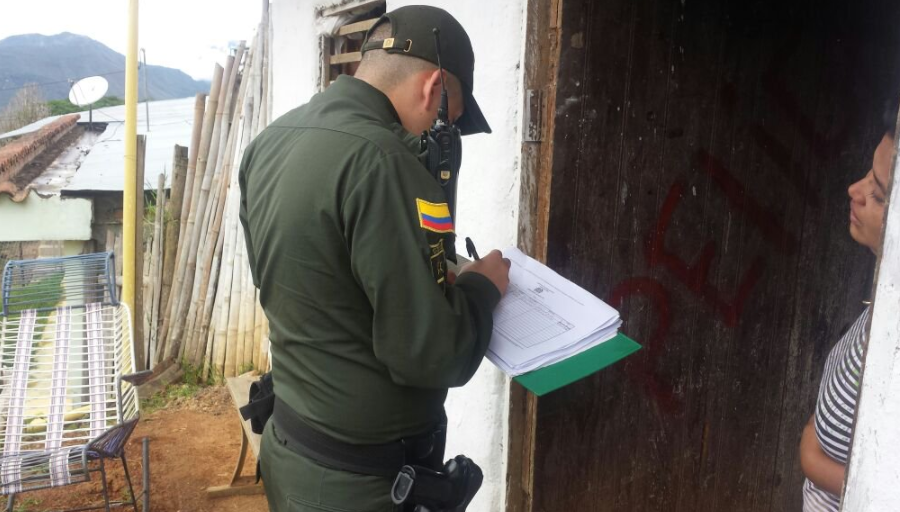policias instruyen sobre el codigo de policia