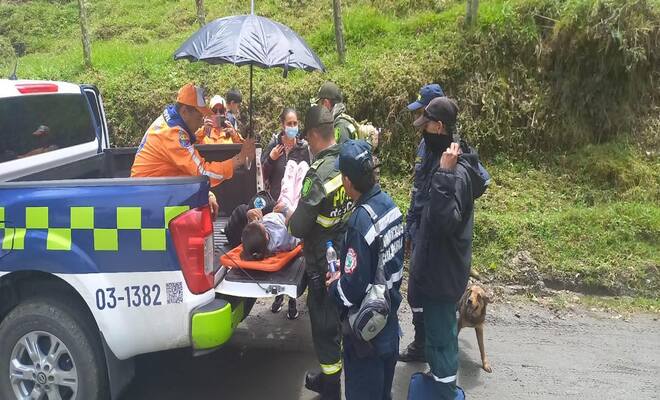 Uso adecuado de la camilla con desplazamiento de herido 