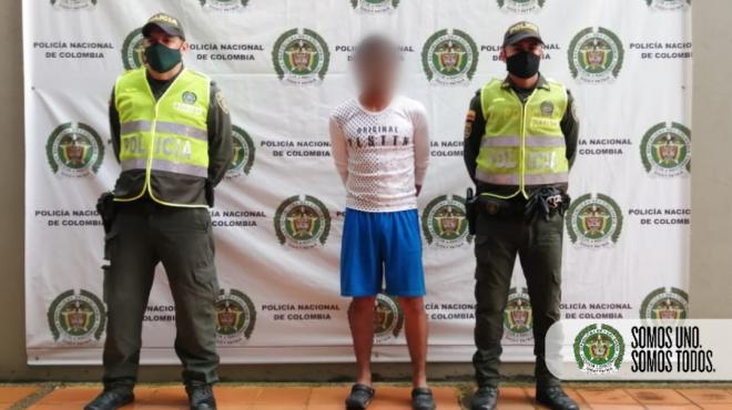La-Policía-Nacional-capturó-a-dos-hombres-en-flagrancia-por-el-delito-de-violencia-intrafamiliar1 