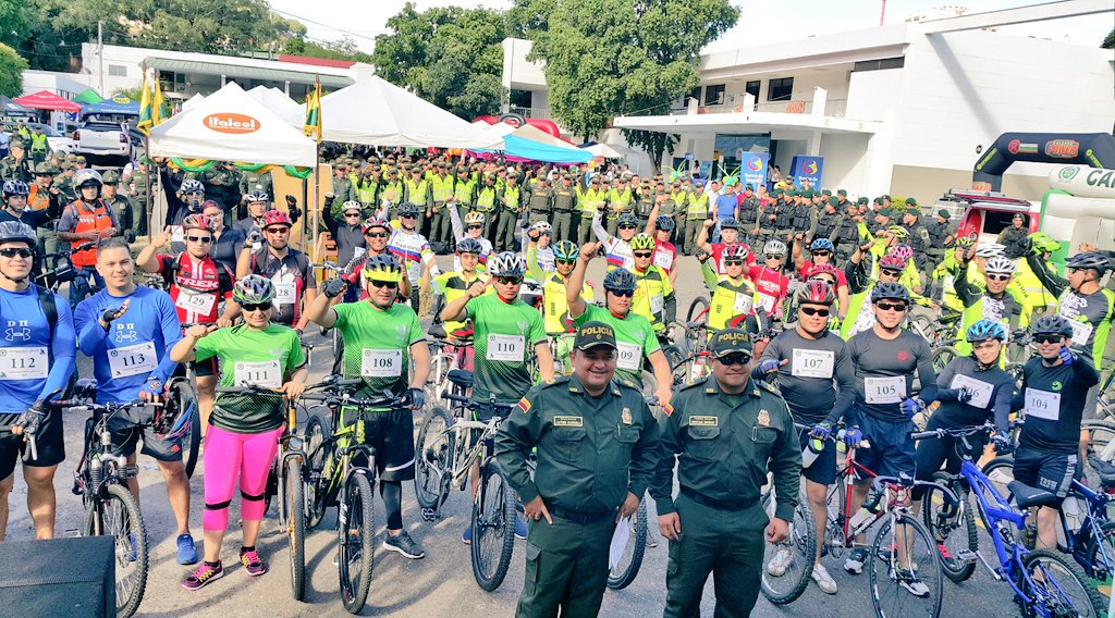 Con-concursos-y-obsequios-se-exaltó-la-labor-policial-a-fin-de-mejorar-la-calidad-de-vida-de-nuestros-uniformados 