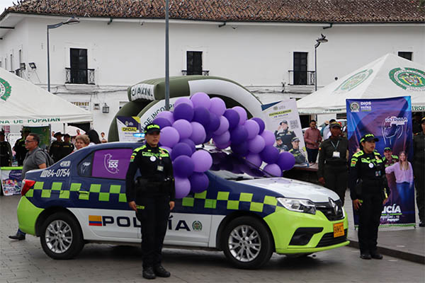 líneas_telefónicas_155,_123_o_al número_del_cuadrante_púrpura_315 5526322