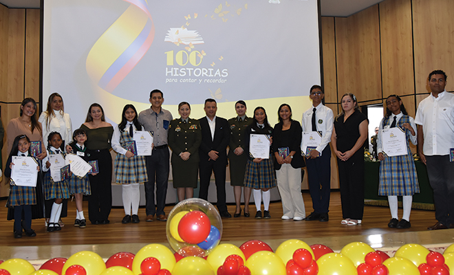 Lanzamiento libro estudiantes colegios de la Polic&iacute;a