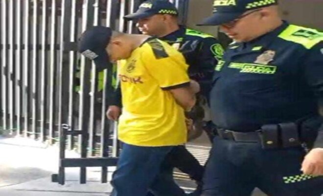 La Policía captura a una persona que estaba iniciando una conflagración en Cambao, Cundinamarca