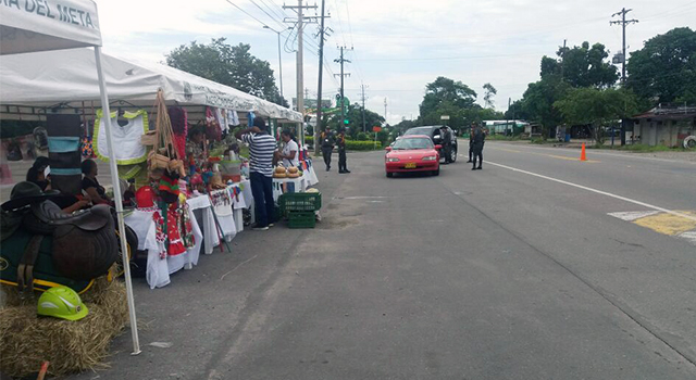 Con-un-“mercado campesino vial”-la Policía Nacional-apoya-a-los-campesinos-del Meta