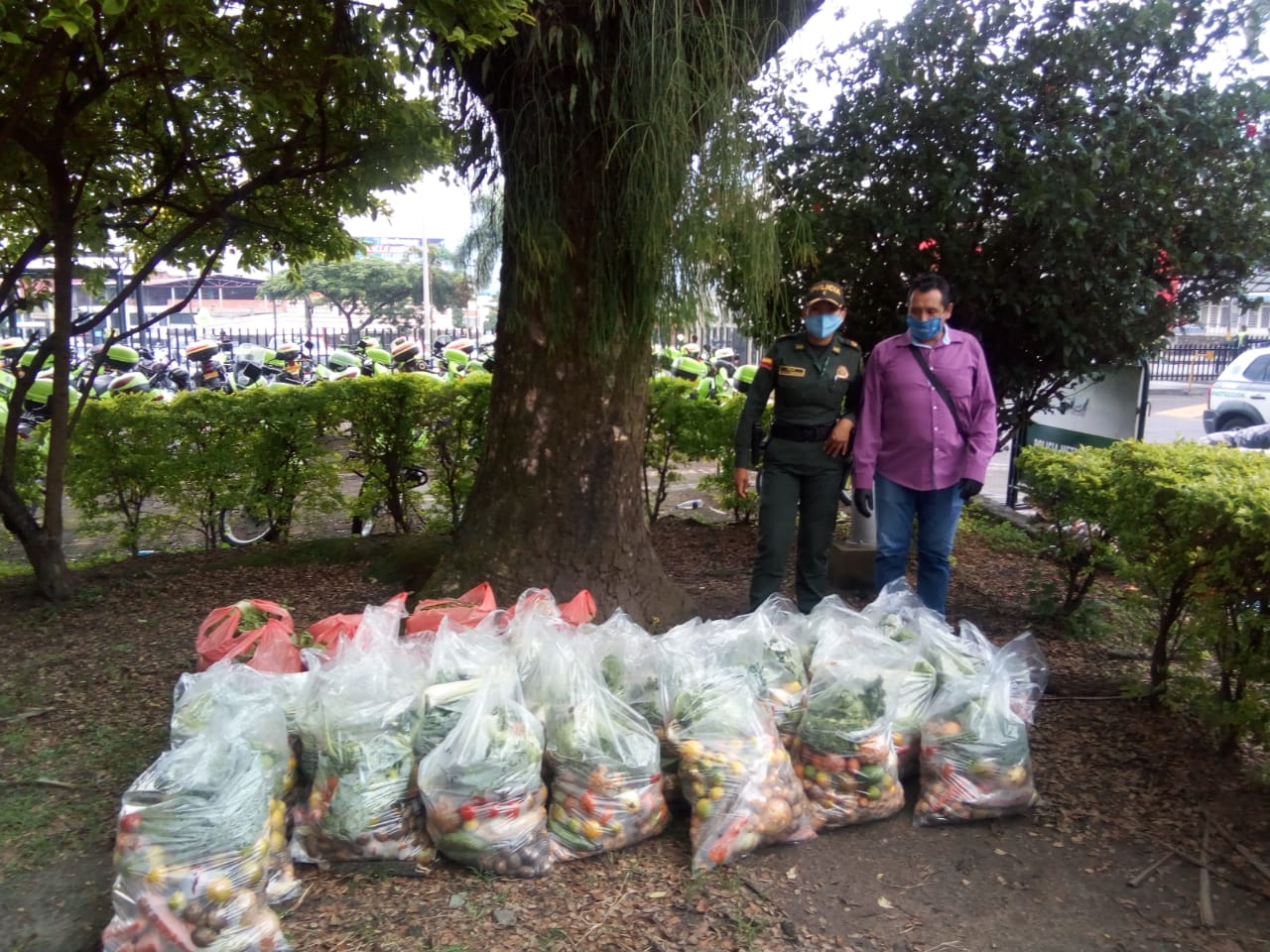 En trabajo articulado recolectamos 300 mercados para las familias ibaguereñas más necesitadas. 