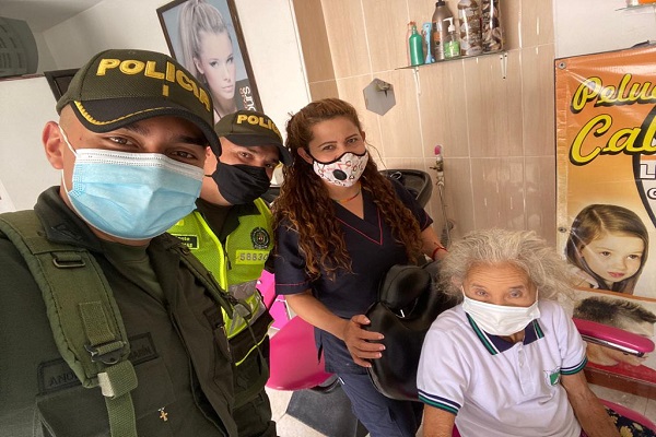 Festejo de cumpleaños a adulto mayor