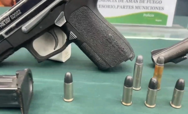 En el momento de realizar el registro al automotor, se hallaron prendas de una reconocida empresa de servicio de gas domiciliario.