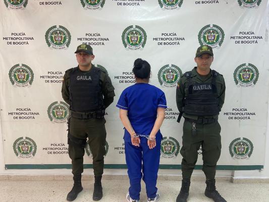 Mujer capturada por el grupo Gaula.