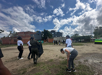 Con ornato y siembra de árboles recuperamos zona verde en Currulao