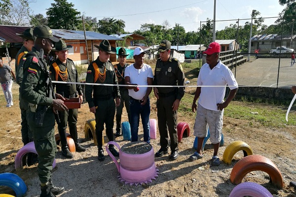 En-un-ángel-caído-del-cielo-se-ha-convertido-el-teniente-Mahecha-para-la-comunidad-del-Atrato-Chocó