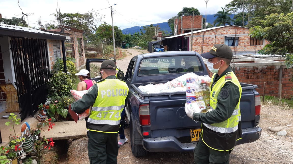 Participamos en la entrega de elementos de primera necesidad a familias más necesitadas.