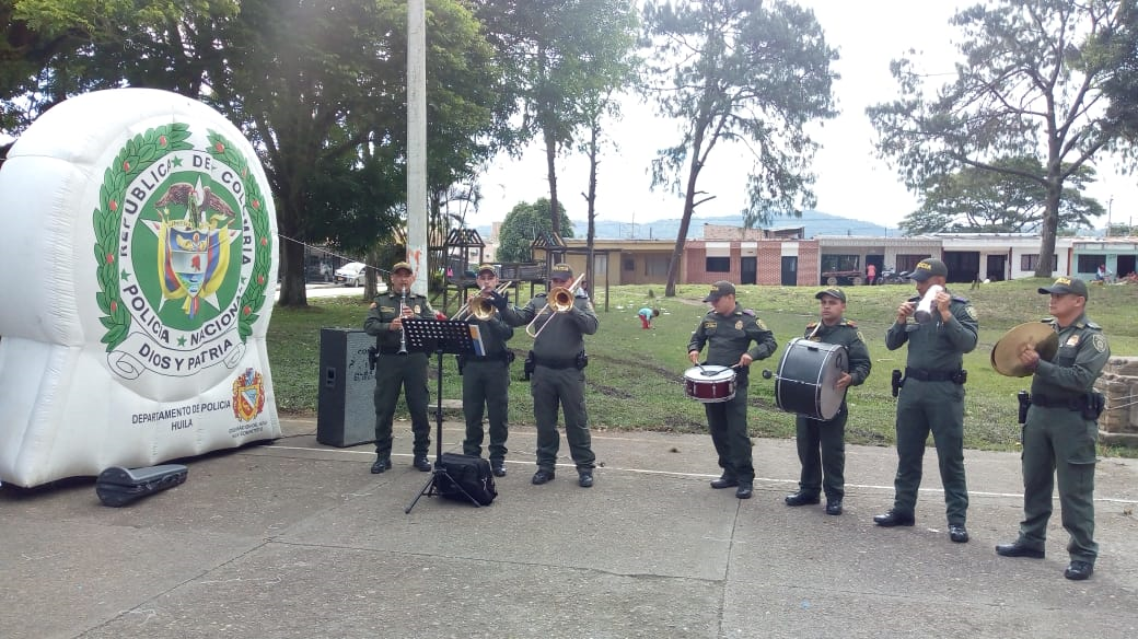 La comunidad del barrio 13 de agosto disfrutó de la poli rumba