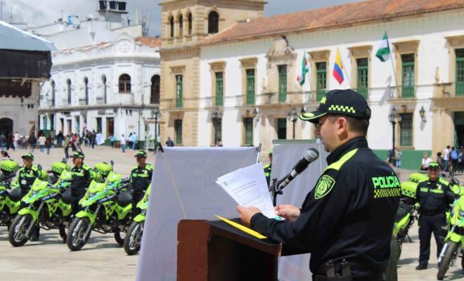 La Administración Municipal de Tunja, hace la entregan de estas 57 motocicletas 