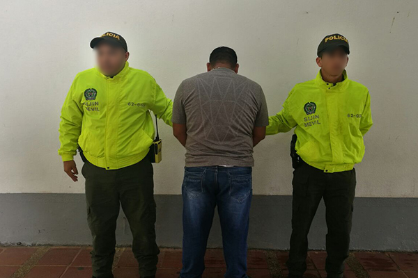 Este sujeto al parecer abusaba de su propia hija de 6 años de edad