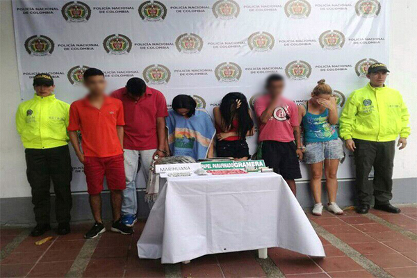 las capturas se dieron tras seis allanamientos en la comuna 8 de la ciudad