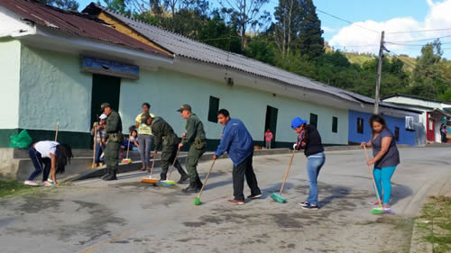 policia-comunidad-recuperan-parque-cauca-simon-bolivar-pasos