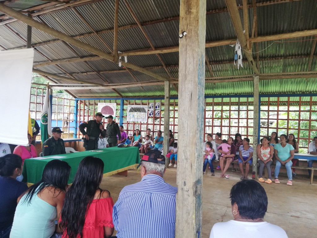 Policía-Nacional-realizó-encuentro-comunitario-en-la-comunidad-indígena-del-barrio-doce-de-octubre 1