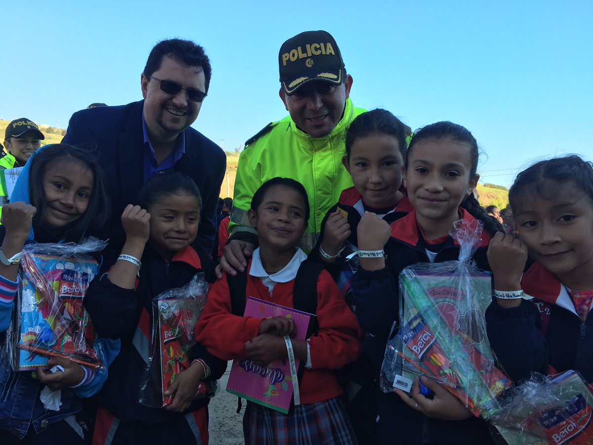 policía-acompaña-estudiantes-regreso-clases*tunja