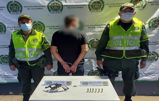 En los procedimientos se logró la incautación de dos revólveres y munición.