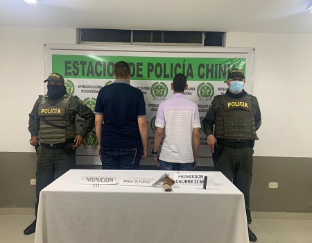 Policia captura a tres hombres por porte ilegal de armas de fuego