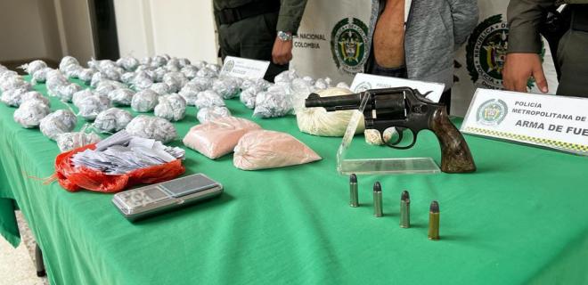 POLICÍA CAPTURA UN HOMBRE E INCAUTA GRAN CANTIDAD DE ALUCINÓGENOS EN LA COMUNA 6