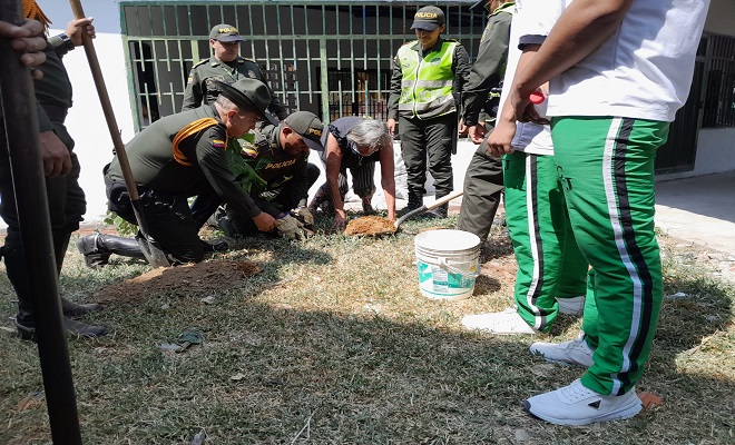 Policía Nacional, de la mano de con la comunidad en Neiva 