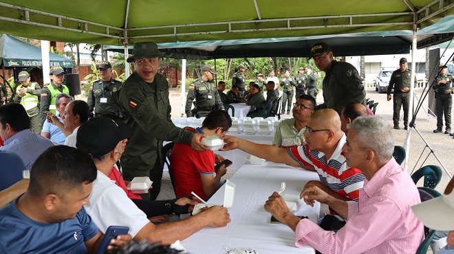 Policía Nacional de Navidad con el gremio de  taxistas