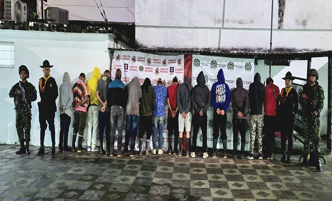 Dos polic&iacute;as y grupo de personas capturadas por miner&iacute;a ilegal en caldas