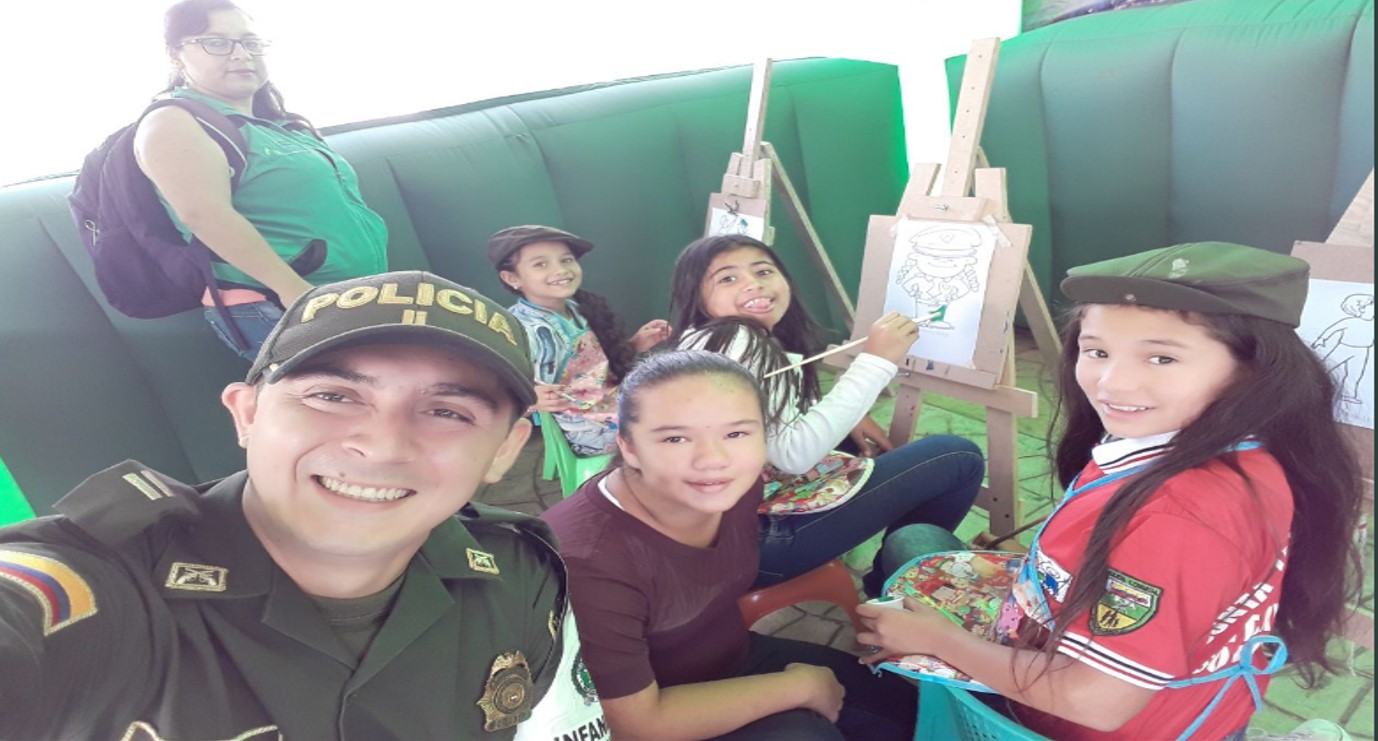 Poli- Picassos estrategia de la Policía para fomentar la creatividad de nuestros niños