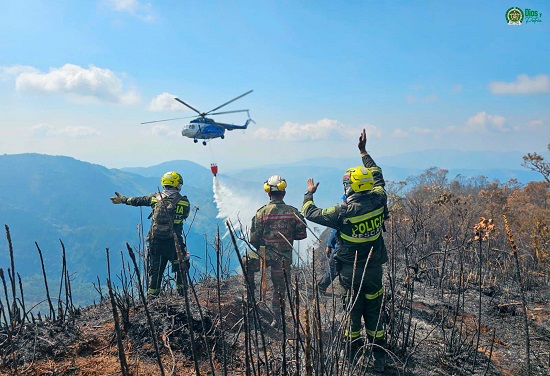 Helicoptero para apagar incendio