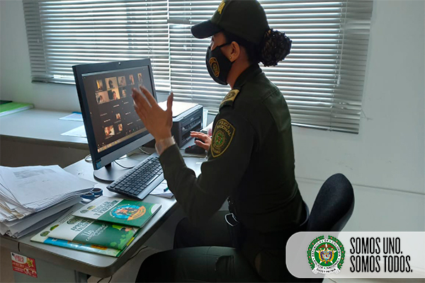 Patrullera Edna, una mujer con carisma para enseñar