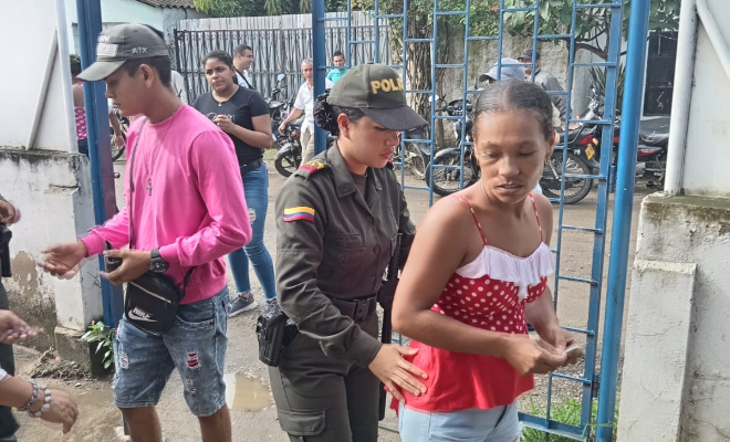 Registro y control en las entradas de los puestos de votación