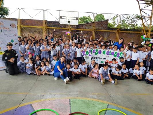 Estudiantes participantes de las actividades de la Policía