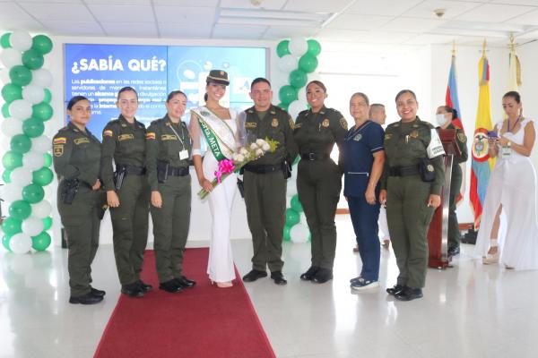 Reina-policía-MECAL