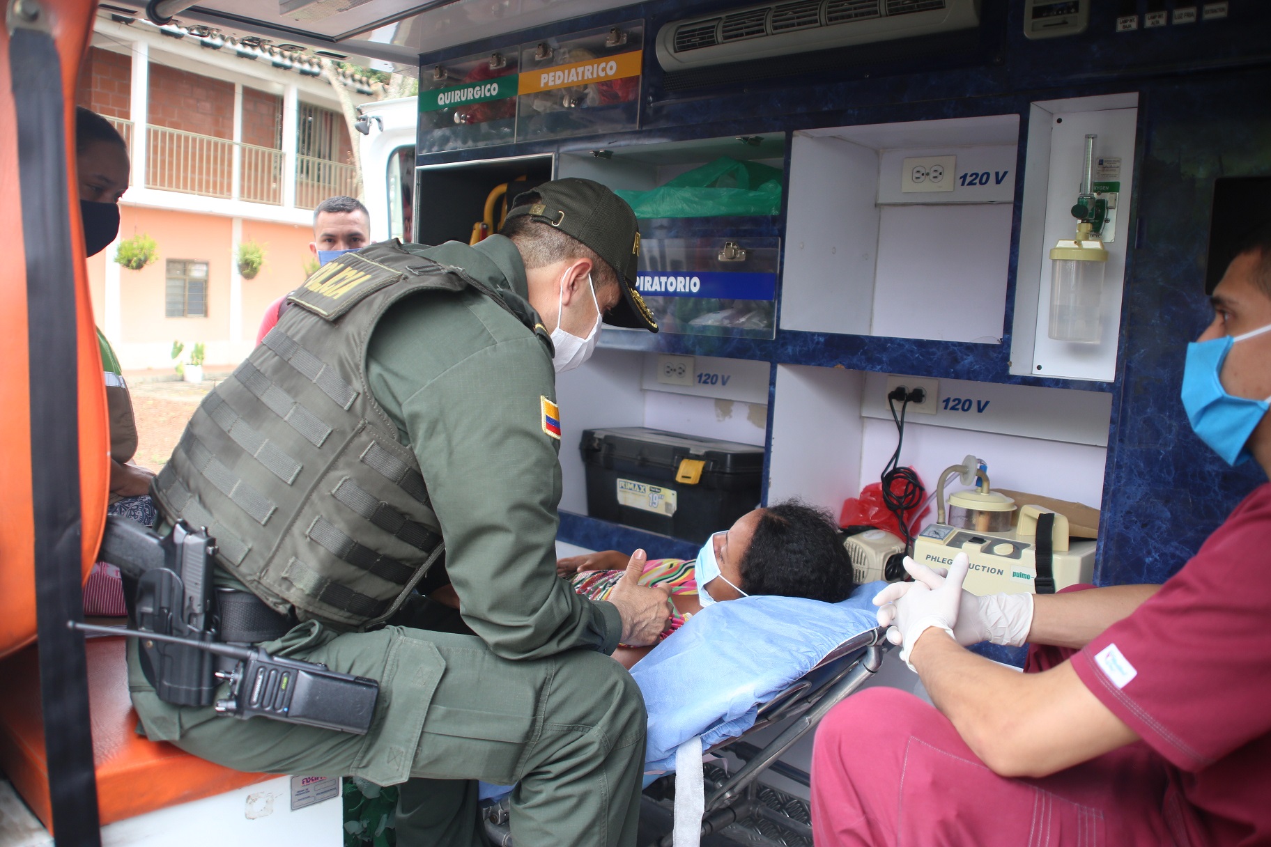 Hombre-seucestra-a-su-familia