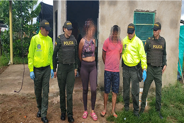 salida-con-los-capturados-de-su-residencia