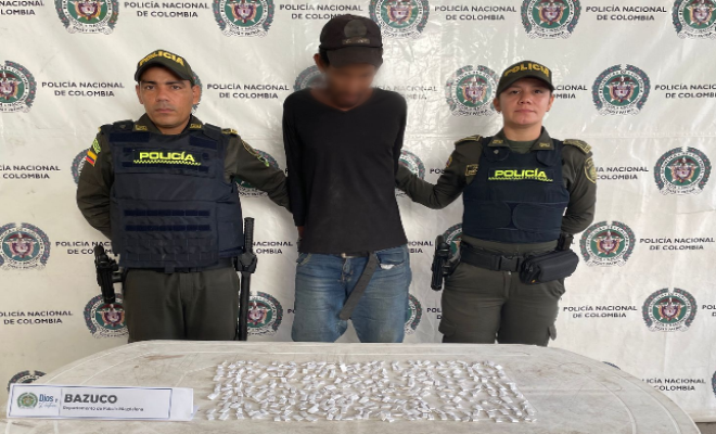 Sorprendido con 341 envolturas de papel con bazuco