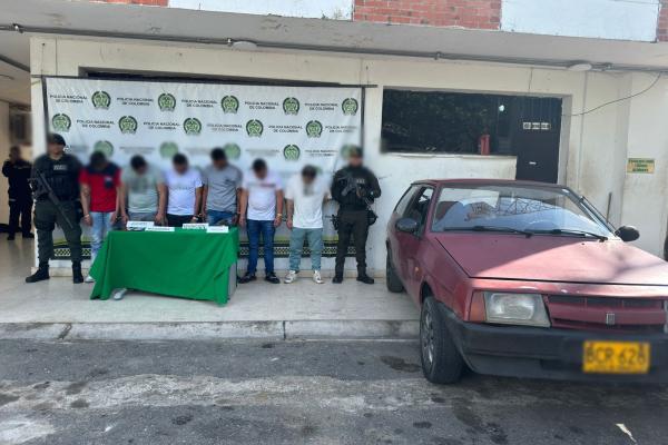 Portaban dos armas de fuego en modo caleta dentro de un vehículo