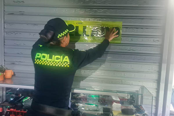 sellado_dos_establecimietos_de_venta_de_celulares