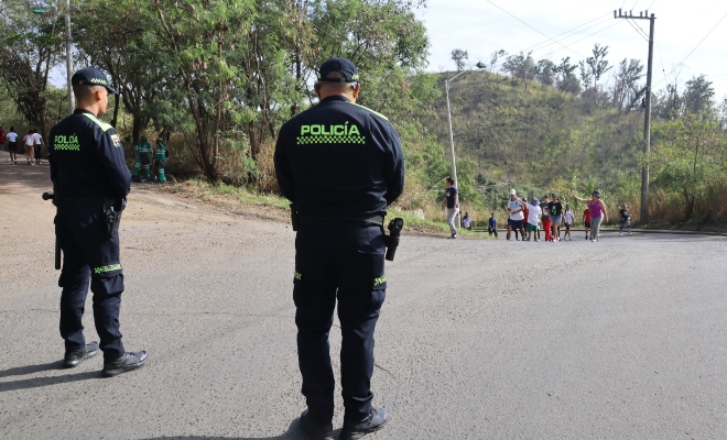 policías prestando seguridad para semana santa