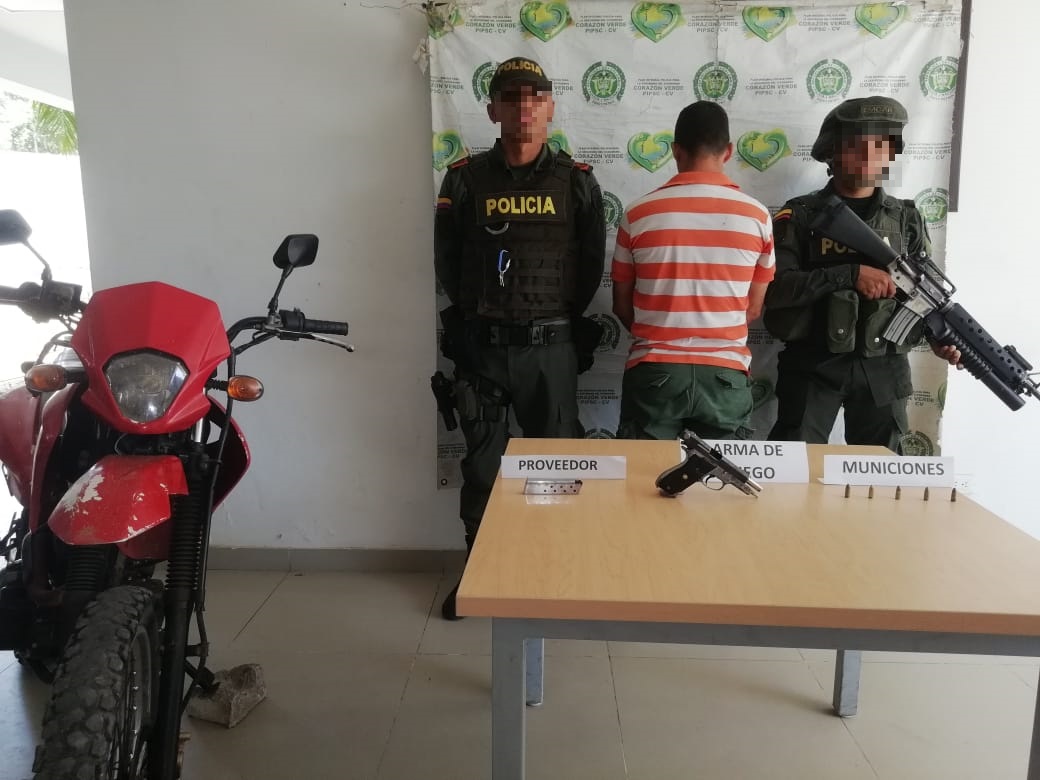 Sorprendido-motociclista-con-pistola-Smith-Wesson-y-cinco-cartuchos-para-la-misma-en-el-barrio-El-Carmen-de-Tibú