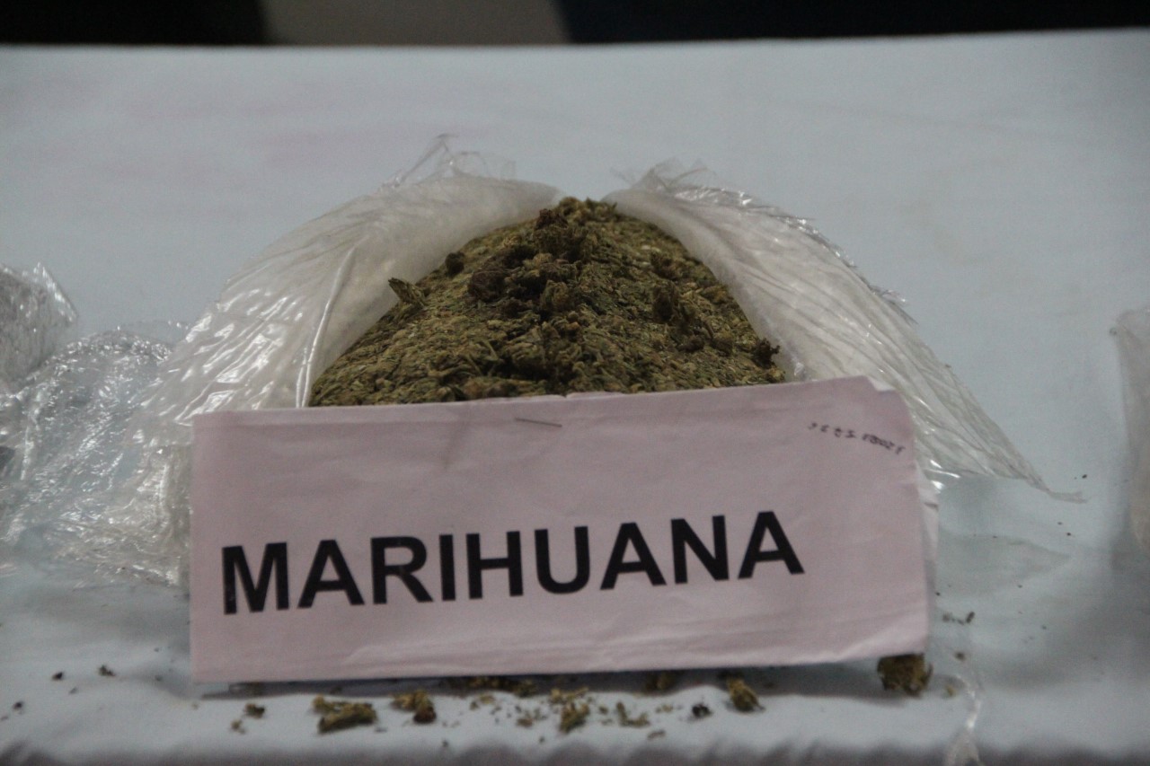 Capturada mujer con 300 dosis de marihuana