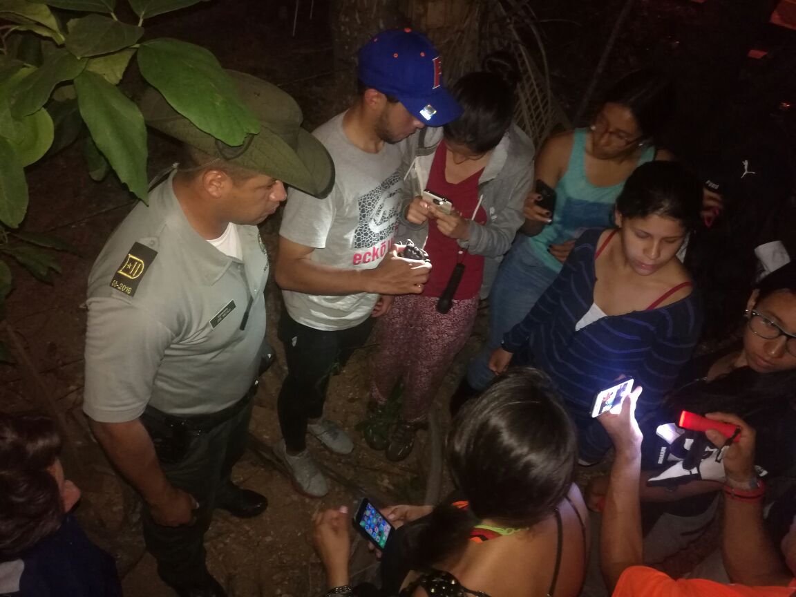 Policía Nacional, Coralina y Fundación Seaflower sensibilizan sobre veda de cangrejo negro